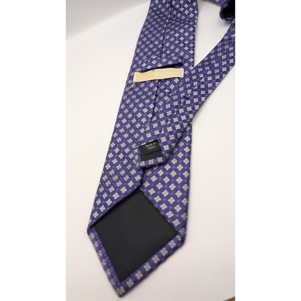 Michael Kors Men's Silk Lavender / Purple Geometric Tile Grid Pattern Silk Tie - Picture 3 of 3